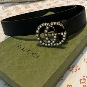 Gucci leather belt with pearl double G